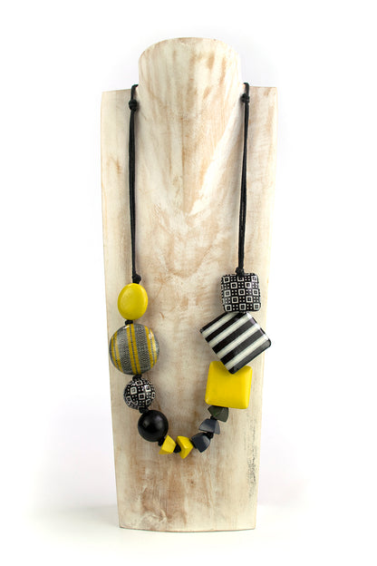 Collar multipiezas en amarillo y negro