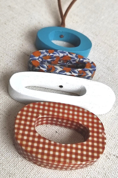 Colgante de 4 piezas ovaladas con prints en naranja